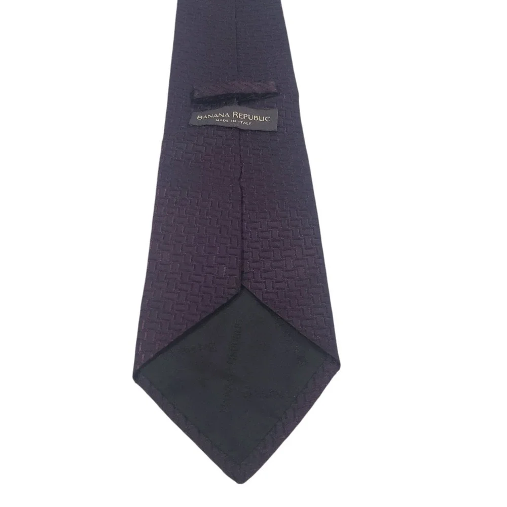 Banana Republic Men's‎ Tie Necktie Designer Luxury Purple Navy Italian Silk